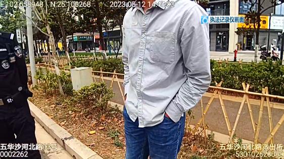 DƬ